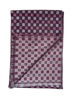 Open image in slideshow, Crisscross Cosy Scarf
